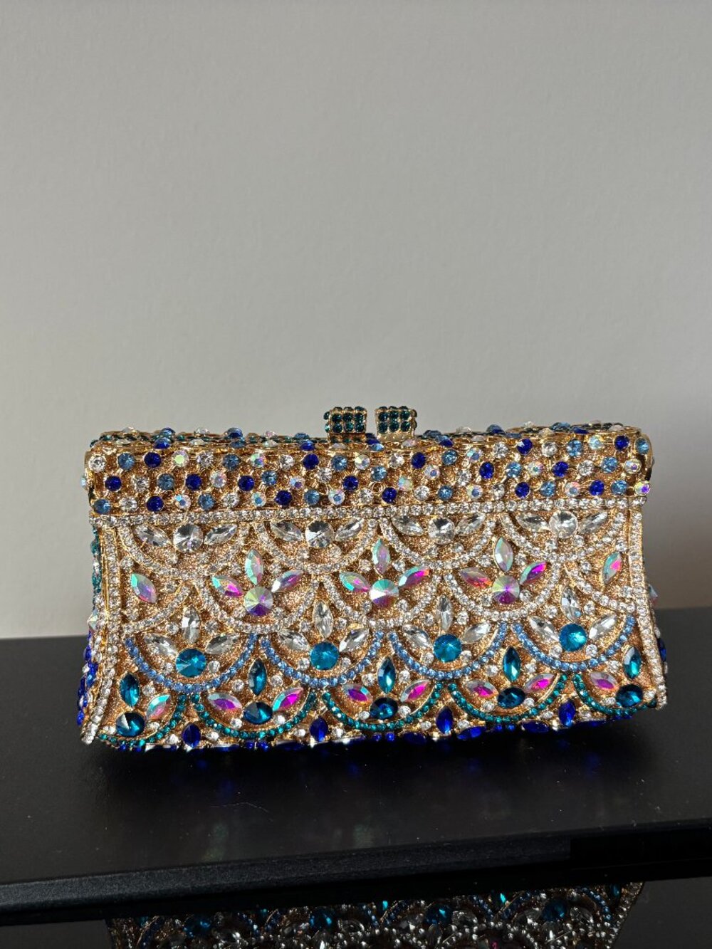 Verano Hill clutch